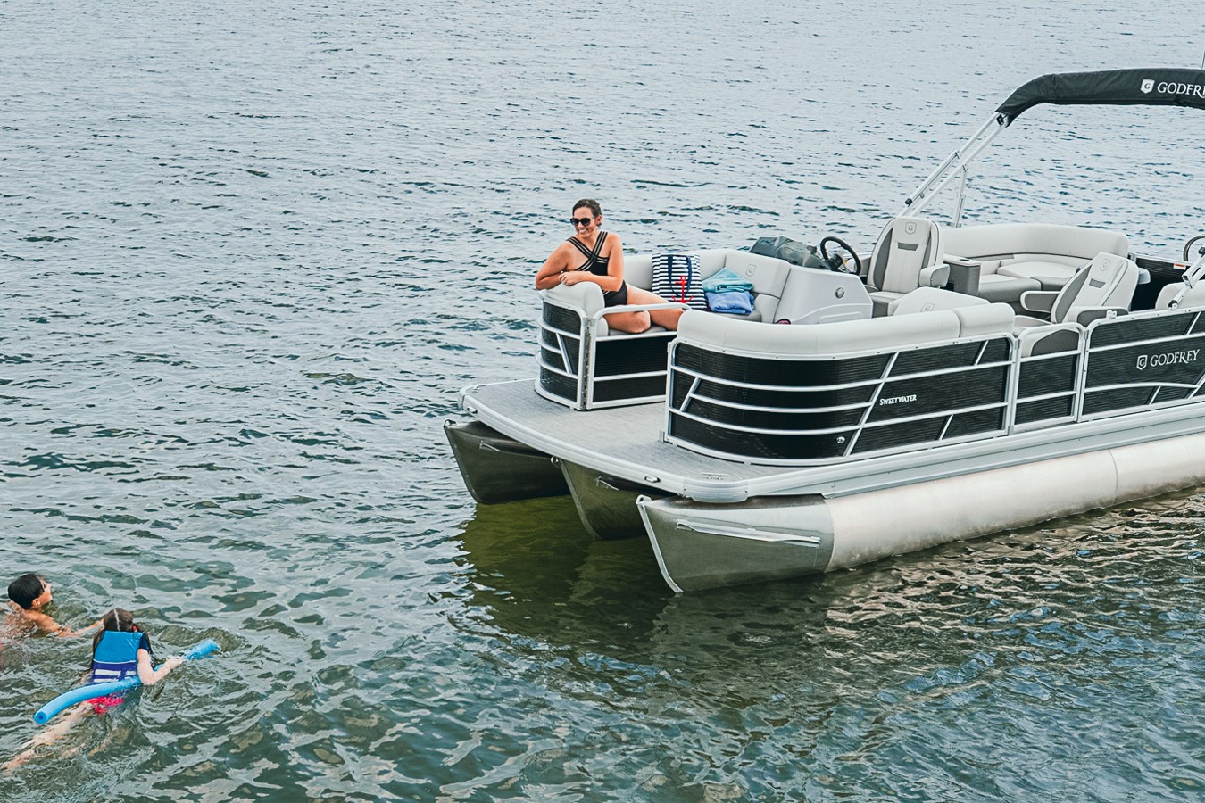 top 5 reasons to rent or buy a boat from Keowee Marina