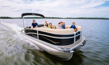 Family enjoying the best boat rental at Lake Keowee with Keowee Marina on a luxury pontoon boat adventure.