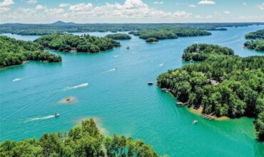 Image of hidden spots at Lake Keowee for cruising - Keowee Marina
