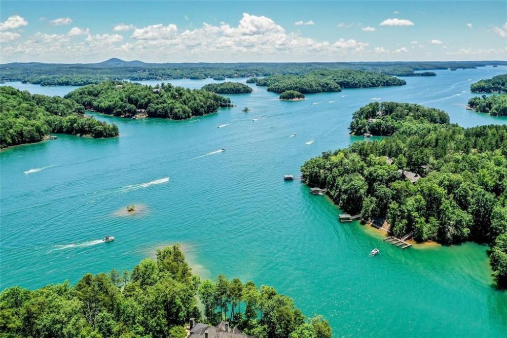 Image of hidden spots at Lake Keowee for cruising - Keowee Marina