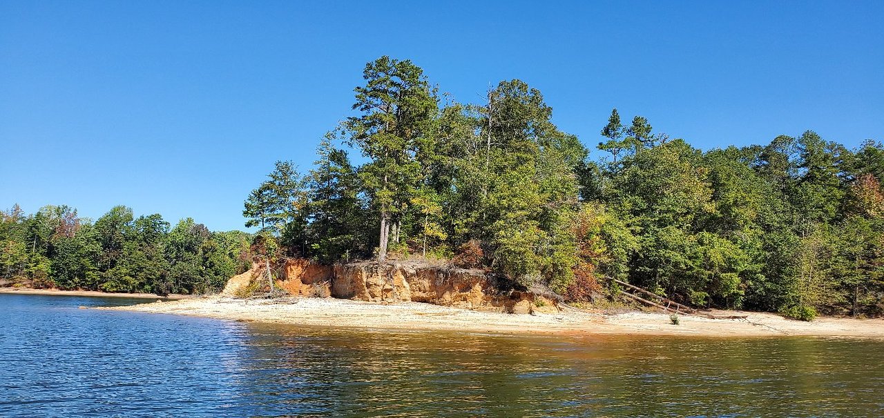 Scenic Lake Keowee shoreline surrounded by trees near Keowee Marina for relaxing boat rental in South Carolina SC experiences.