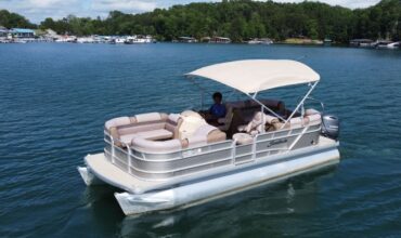 Pontoon boat rental at Lake Keowee from Keowee Marina cruising on clear blue water