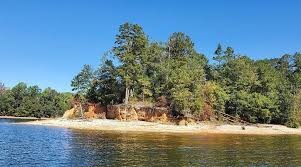 Beautiful waterfront pathway leading into calm waters at Keowee Marina, ideal for boat rental in South Carolina SC 