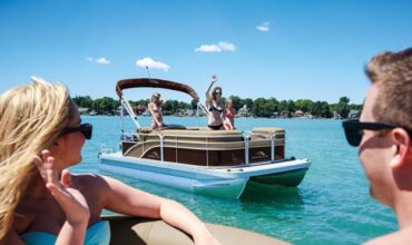 Family enjoying a pontoon boat rental on Lake Keowee 